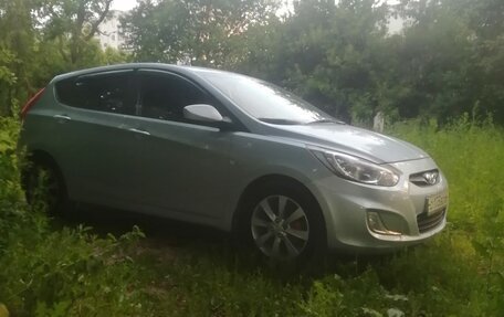 Hyundai Solaris II рестайлинг, 2013 год, 1 100 000 рублей, 4 фотография