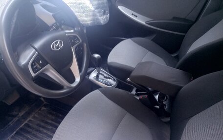 Hyundai Solaris II рестайлинг, 2013 год, 1 100 000 рублей, 8 фотография