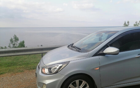 Hyundai Solaris II рестайлинг, 2013 год, 1 100 000 рублей, 3 фотография