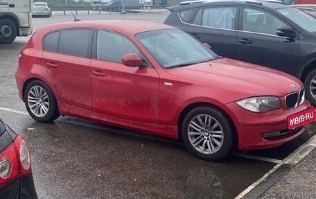 BMW 1 серия, 2011 год, 580 000 рублей, 2 фотография
