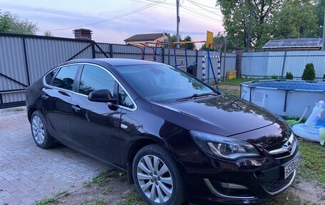 Opel Astra J, 2013 год, 990 000 рублей, 2 фотография