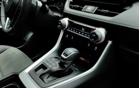 Toyota RAV4, 2025 год, 4 250 000 рублей, 31 фотография