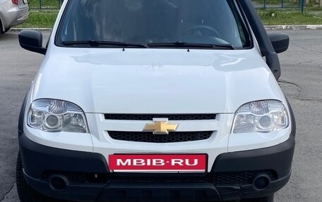 Chevrolet Niva I рестайлинг, 2016 год, 690 000 рублей, 3 фотография