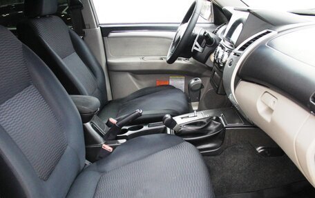 Mitsubishi Pajero Sport II рестайлинг, 2013 год, 1 697 500 рублей, 10 фотография