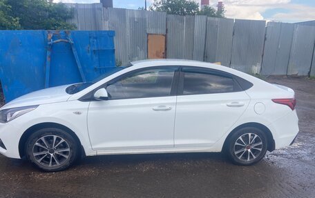 Hyundai Solaris II рестайлинг, 2017 год, 870 000 рублей, 5 фотография