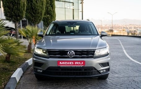 Volkswagen Tiguan II, 2020 год, 2 850 000 рублей, 2 фотография