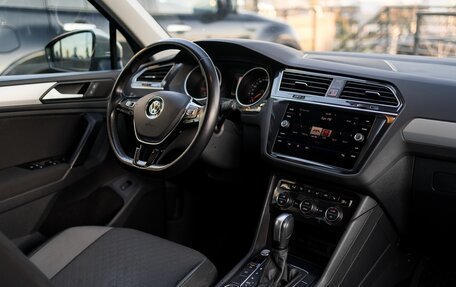 Volkswagen Tiguan II, 2020 год, 2 850 000 рублей, 21 фотография