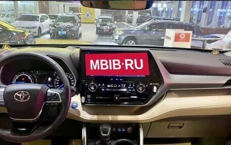 Toyota Highlander, 2022 год, 3 830 000 рублей, 9 фотография