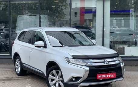 Mitsubishi Outlander III рестайлинг 3, 2015 год, 1 176 111 рублей, 3 фотография