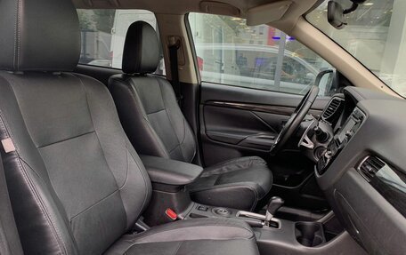 Mitsubishi Outlander III рестайлинг 3, 2015 год, 1 176 111 рублей, 10 фотография