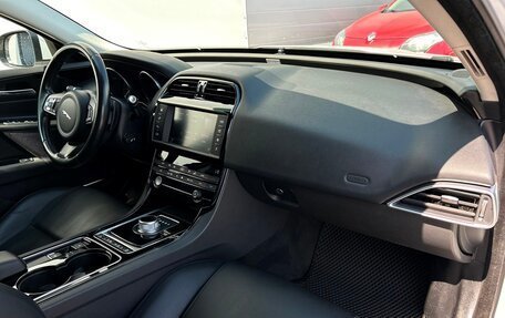 Jaguar XE I рестайлинг, 2015 год, 1 652 800 рублей, 8 фотография