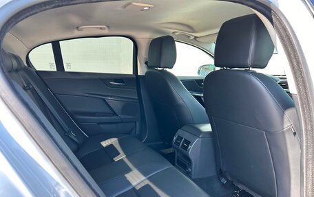 Jaguar XE I рестайлинг, 2015 год, 1 652 800 рублей, 10 фотография