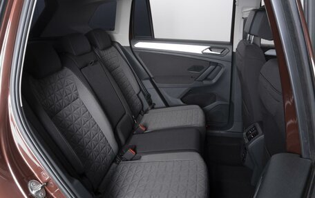 Volkswagen Tiguan II, 2021 год, 2 384 000 рублей, 7 фотография