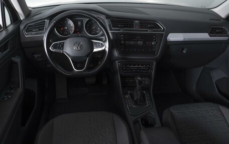 Volkswagen Tiguan II, 2021 год, 2 384 000 рублей, 6 фотография
