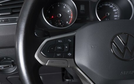 Volkswagen Tiguan II, 2021 год, 2 384 000 рублей, 18 фотография