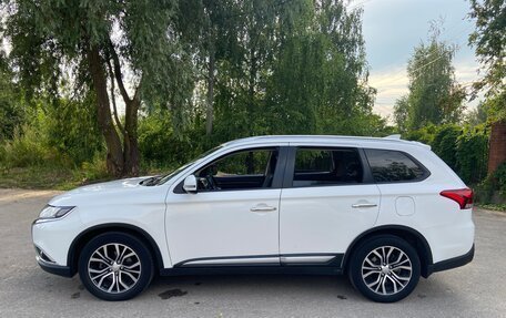Mitsubishi Outlander III рестайлинг 3, 2018 год, 1 700 000 рублей, 9 фотография