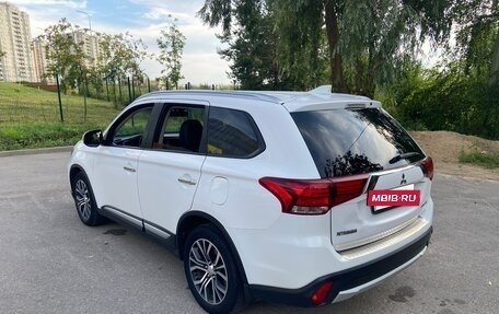 Mitsubishi Outlander III рестайлинг 3, 2018 год, 1 700 000 рублей, 7 фотография