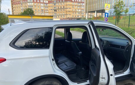 Mitsubishi Outlander III рестайлинг 3, 2018 год, 1 700 000 рублей, 15 фотография