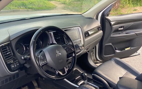 Mitsubishi Outlander III рестайлинг 3, 2018 год, 1 700 000 рублей, 18 фотография