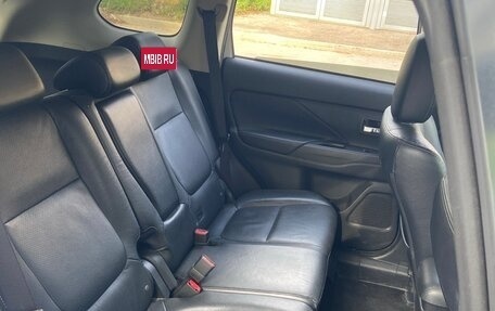 Mitsubishi Outlander III рестайлинг 3, 2018 год, 1 700 000 рублей, 17 фотография