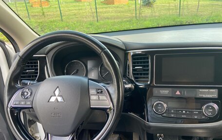 Mitsubishi Outlander III рестайлинг 3, 2018 год, 1 700 000 рублей, 29 фотография