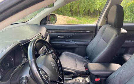 Mitsubishi Outlander III рестайлинг 3, 2018 год, 1 700 000 рублей, 32 фотография
