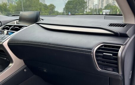Lexus NX I, 2017 год, 2 400 000 рублей, 18 фотография