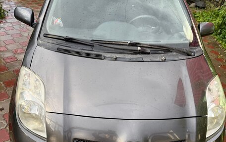 Toyota Yaris III рестайлинг, 2007 год, 700 000 рублей, 5 фотография