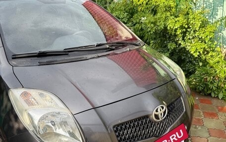 Toyota Yaris III рестайлинг, 2007 год, 700 000 рублей, 4 фотография