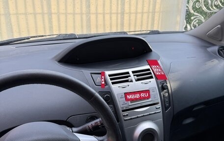 Toyota Yaris III рестайлинг, 2007 год, 700 000 рублей, 6 фотография