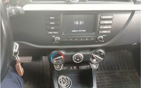 KIA Rio IV, 2018 год, 1 249 000 рублей, 6 фотография