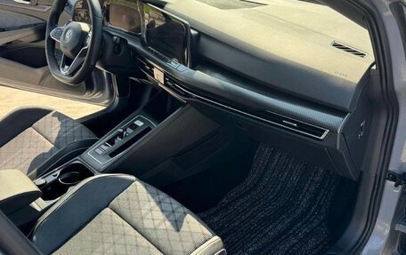Volkswagen Golf VIII, 2022 год, 1 800 000 рублей, 9 фотография