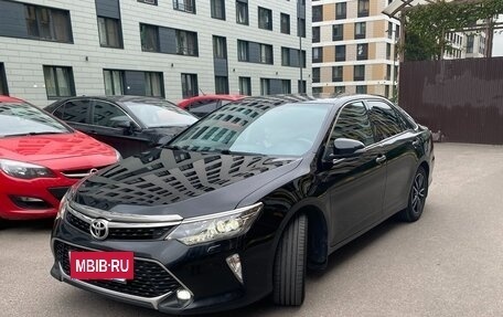 Toyota Camry, 2017 год, 2 170 000 рублей, 2 фотография
