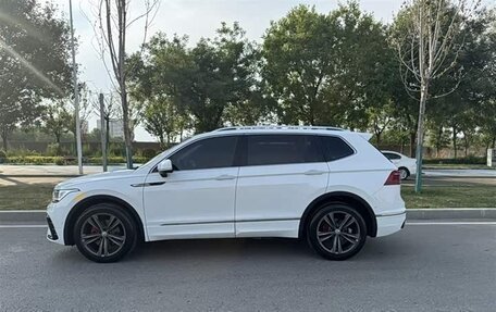 Volkswagen Tiguan II, 2022 год, 2 900 000 рублей, 2 фотография