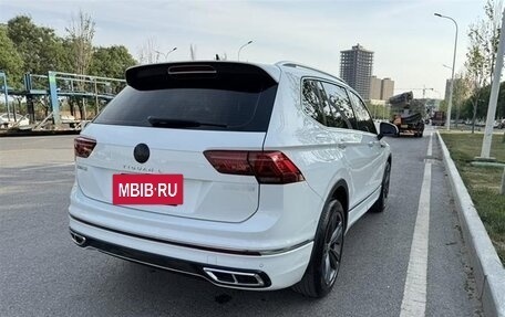 Volkswagen Tiguan II, 2022 год, 2 900 000 рублей, 3 фотография