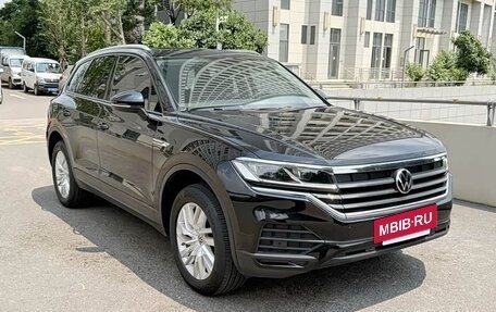 Volkswagen Touareg III, 2021 год, 3 750 000 рублей, 2 фотография