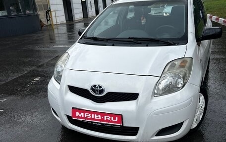 Toyota Yaris III рестайлинг, 2009 год, 550 000 рублей, 1 фотография