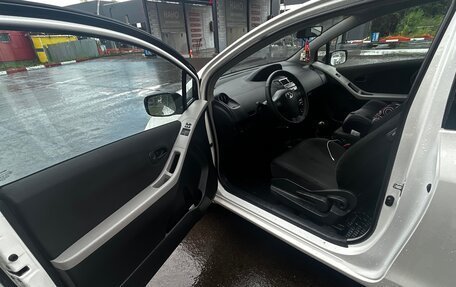 Toyota Yaris III рестайлинг, 2009 год, 550 000 рублей, 4 фотография