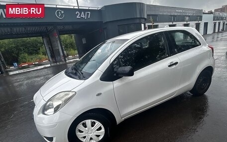 Toyota Yaris III рестайлинг, 2009 год, 550 000 рублей, 3 фотография