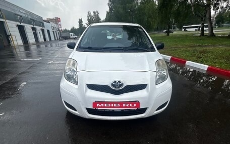 Toyota Yaris III рестайлинг, 2009 год, 550 000 рублей, 2 фотография