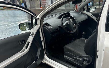 Toyota Yaris III рестайлинг, 2009 год, 550 000 рублей, 6 фотография