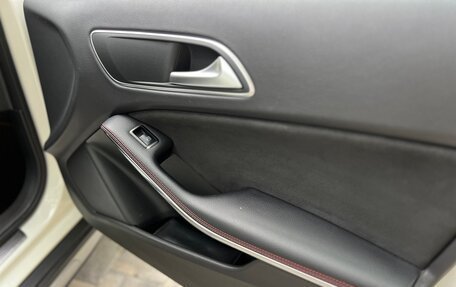 Mercedes-Benz GLA, 2016 год, 2 400 000 рублей, 14 фотография