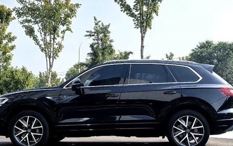 Volkswagen Touareg III, 2022 год, 4 950 000 рублей, 3 фотография