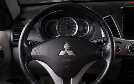 Mitsubishi L200 IV рестайлинг, 2013 год, 1 449 000 рублей, 8 фотография