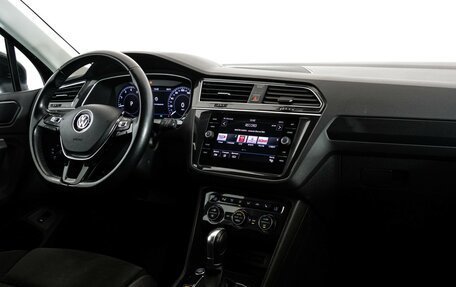 Volkswagen Tiguan II, 2018 год, 2 997 000 рублей, 9 фотография