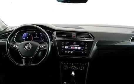 Volkswagen Tiguan II, 2018 год, 2 997 000 рублей, 10 фотография