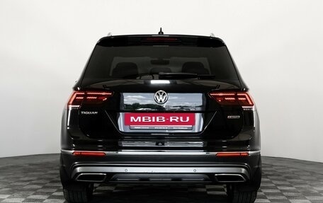 Volkswagen Tiguan II, 2018 год, 2 997 000 рублей, 6 фотография