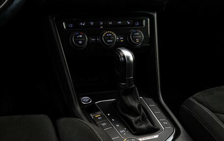 Volkswagen Tiguan II, 2018 год, 2 997 000 рублей, 13 фотография