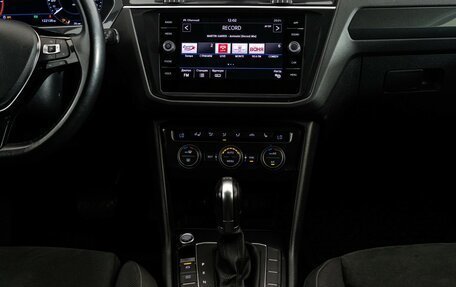 Volkswagen Tiguan II, 2018 год, 2 997 000 рублей, 14 фотография