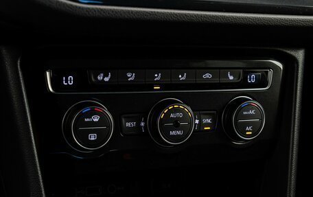 Volkswagen Tiguan II, 2018 год, 2 997 000 рублей, 16 фотография